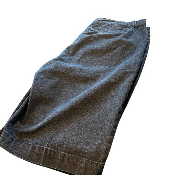 Bandolino size 16 jean shorts excellent like new shorts see pics - Picture 3 of 3